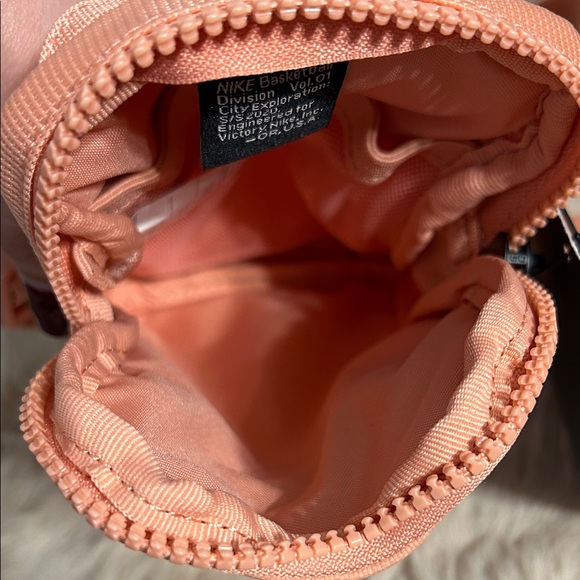 Nike Coral Crossbody Bag - Picture 4 of 6